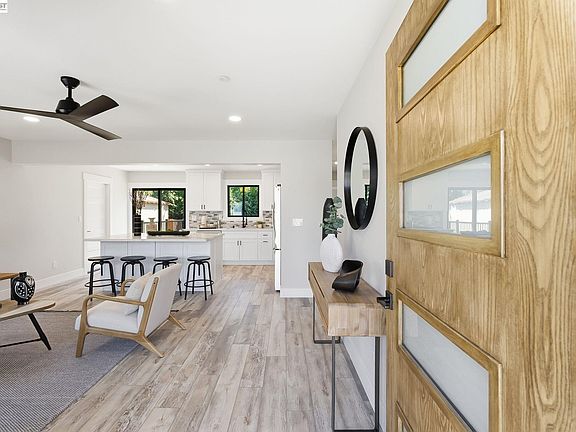 2nd image of 2551 Hermosa Ter