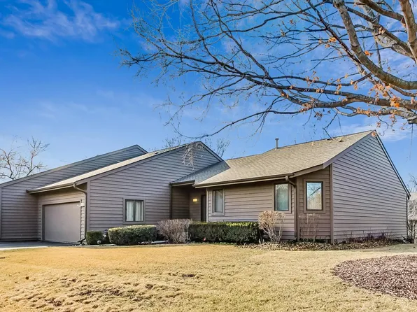 1611 Shoreline Dr, Saint Charles, IL 60174