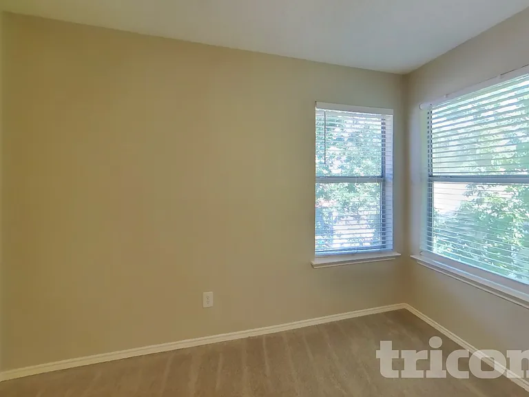 813 Indigo Ter — Photo 12