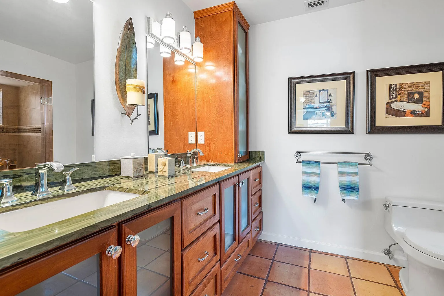 3 bed, 3.5 bath, 2200 sqft, $8,900 — Photo 4