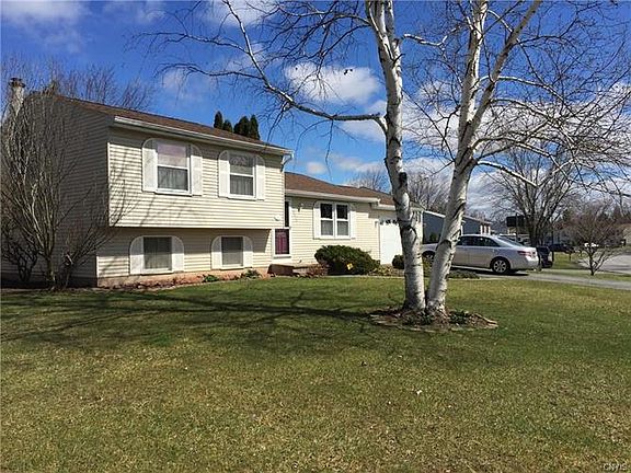 3rd image of 4974 Dahlia Cir