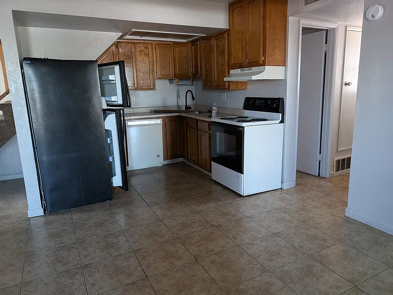 1817 N 51st St #J — Photo 9