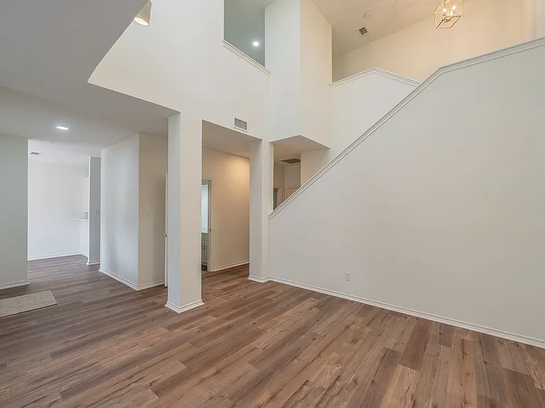 5893 Westhaven Dr — Photo 9