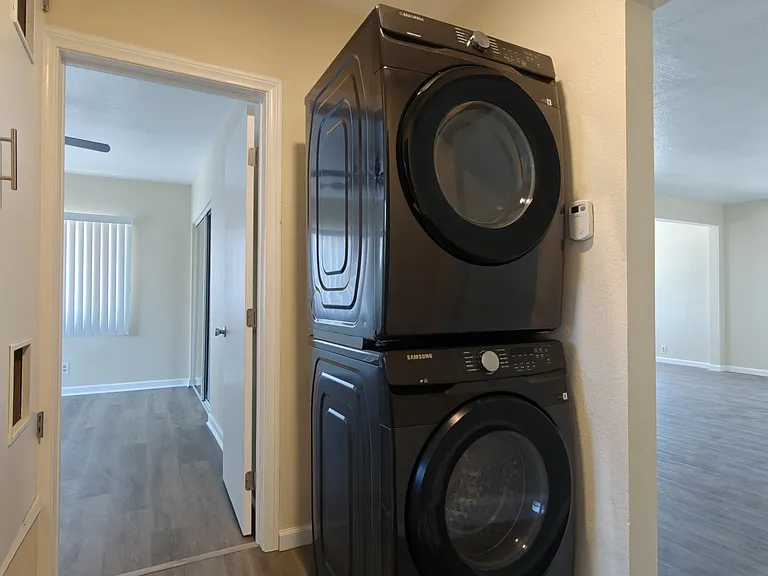 10223 Darby Ave #5 — Photo 11
