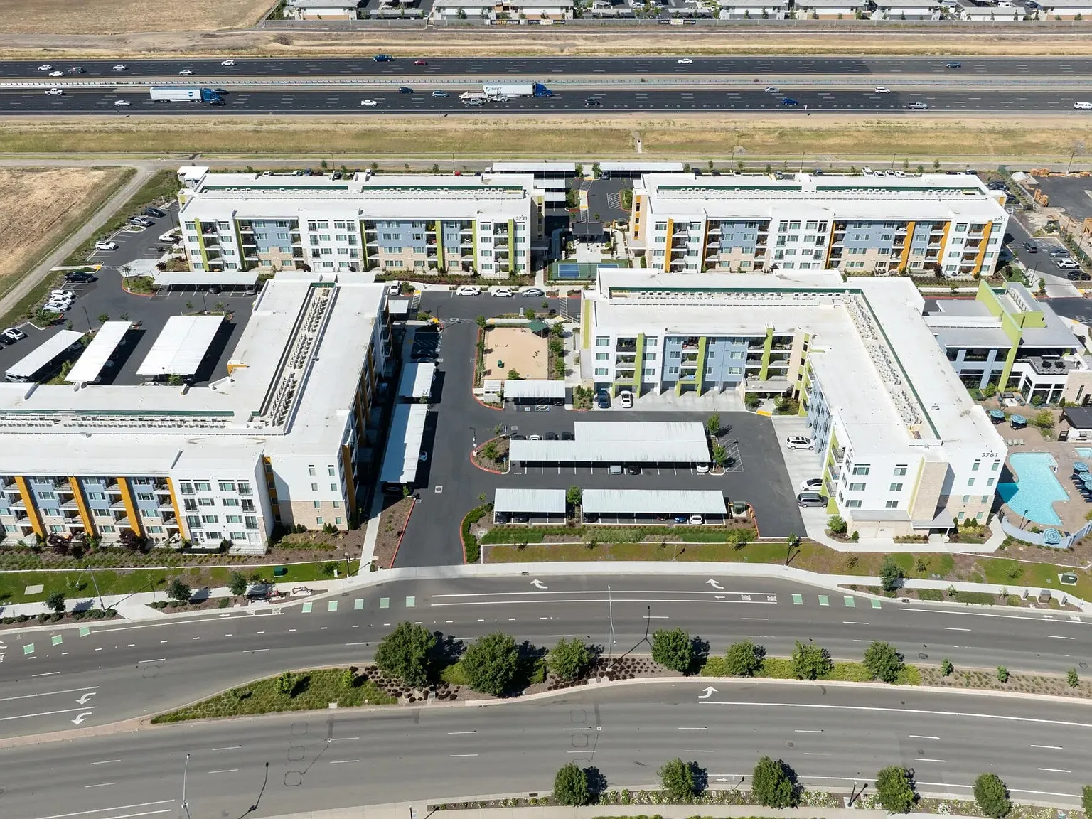 Zeta Apartments — Photo 2