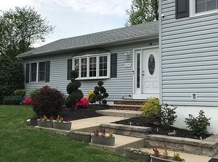 639 Holly Ln, North Brunswick, NJ 08902