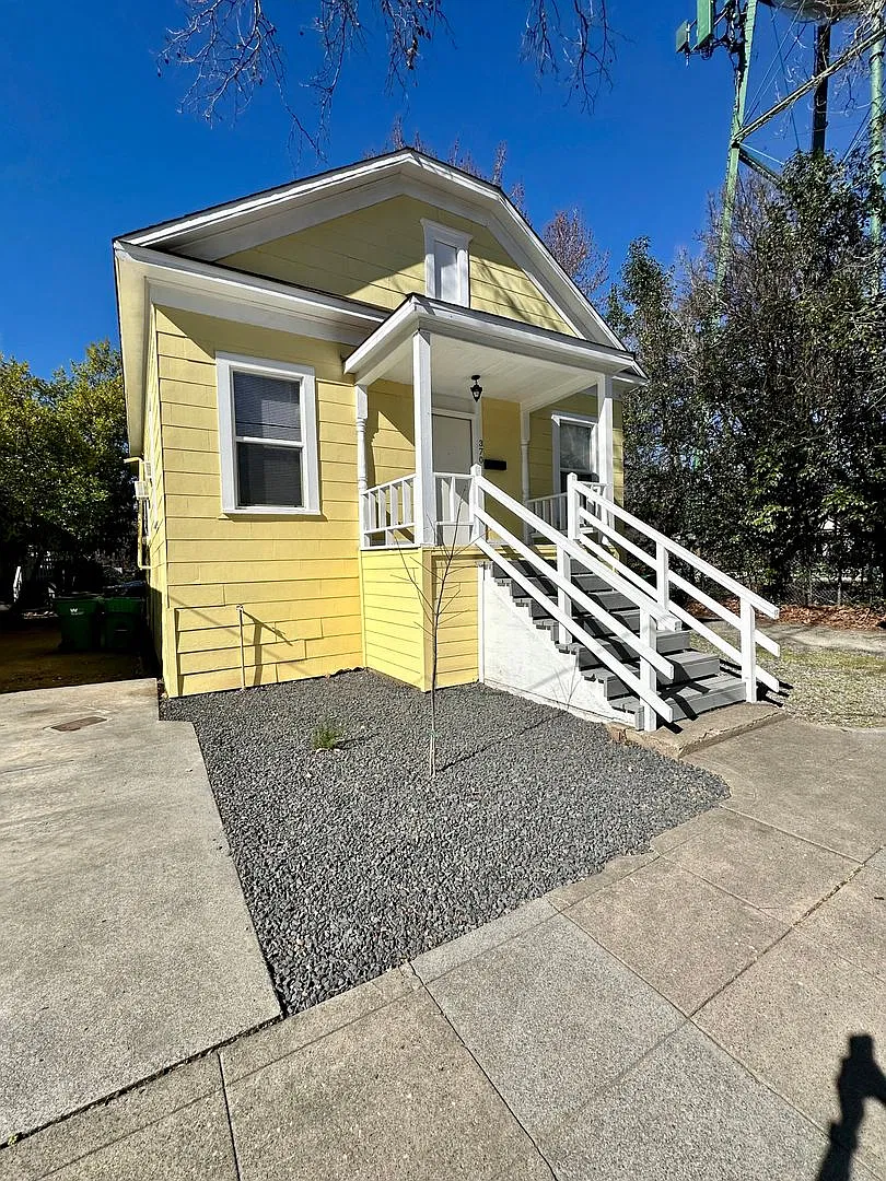 **Summer 2027 - Reserve Now** Great House in Downtown Chico — Photo 2