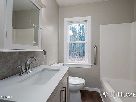 5th image of 2314 Solon St NE