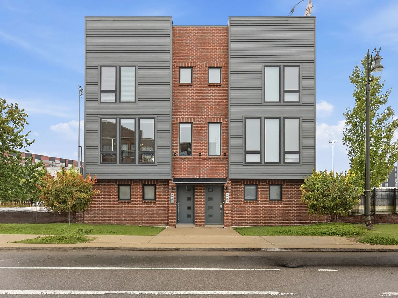 2 bed, 2.5 bath, 1600 sqft, $4,200 — Photo 1