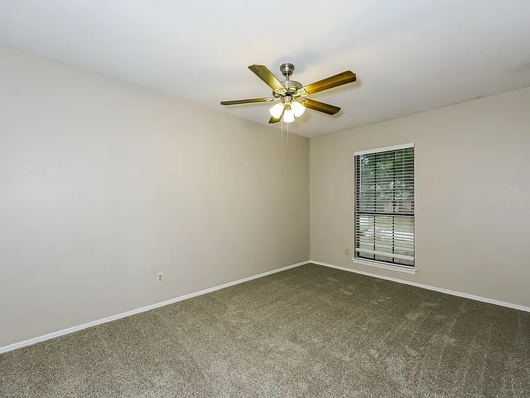1385 Southridge Dr — Photo 13