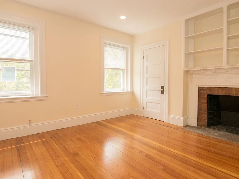 1616 Beacon St #3 — Photo 6
