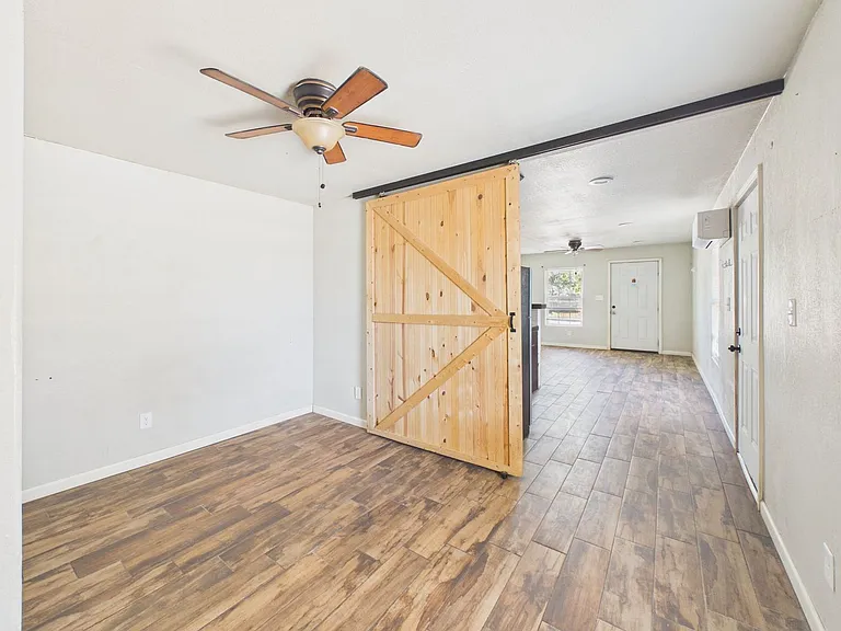313 SW 35th Ave #A — Photo 7