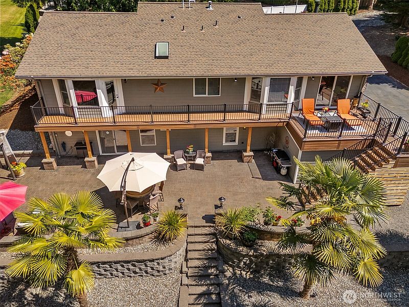 2nd image of 3122 Hollywood Drive NE
