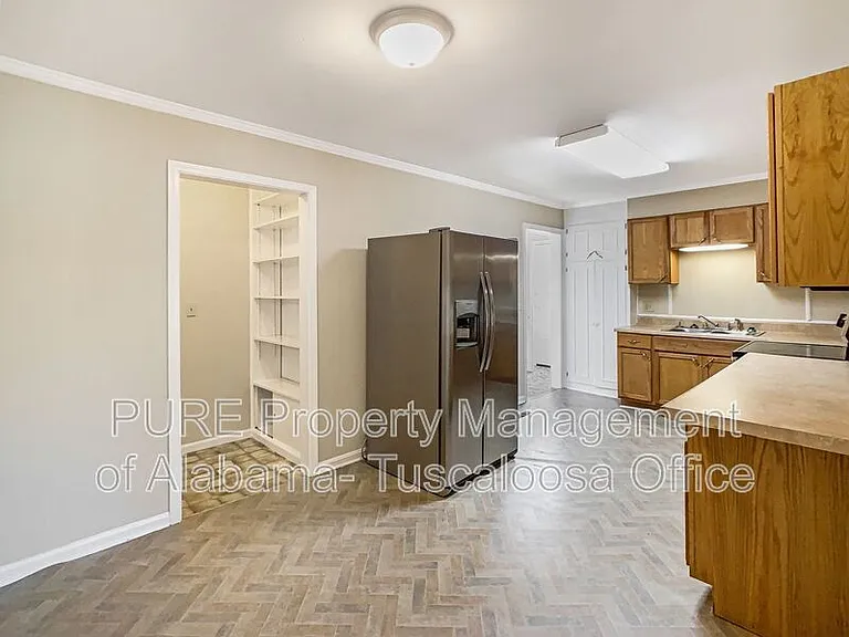 322 20th St E — Photo 4