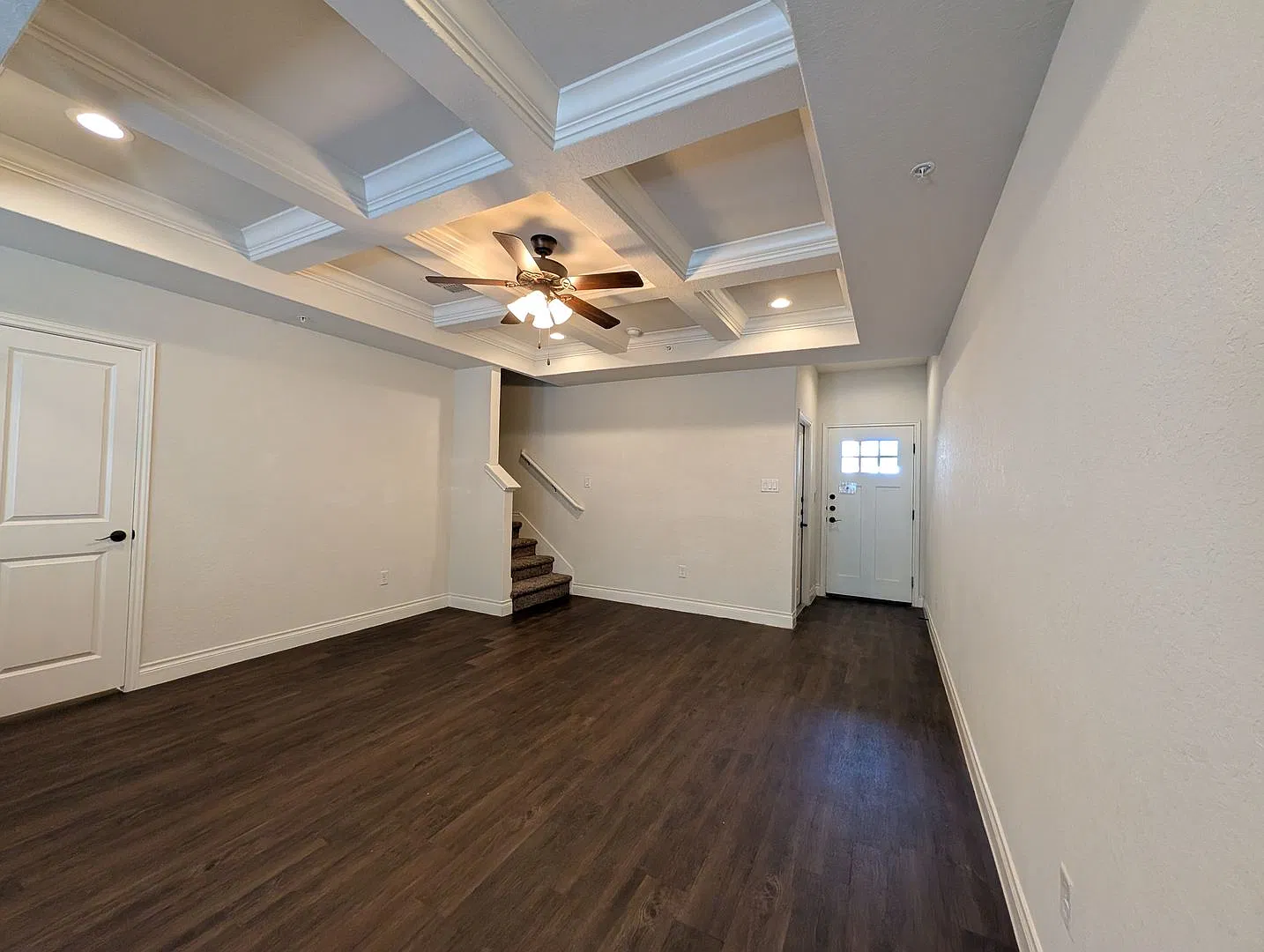 3/2.5/1.5 Fourplex Close to IH35 for Commuters! Fridge, Washer & Dryer Included /NBISD — Photo 3
