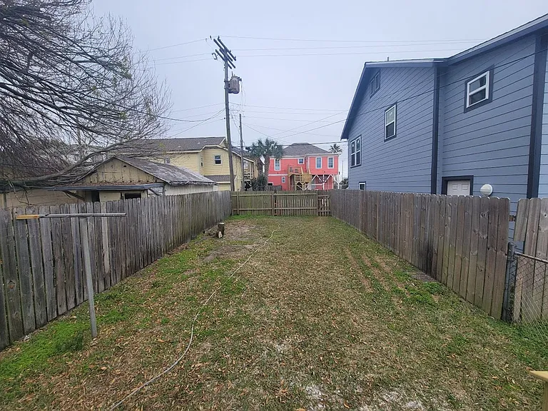 723 Sealy St — Photo 15