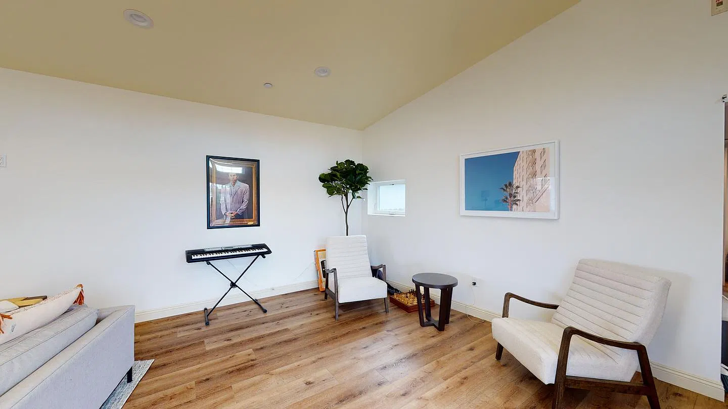 Prime Silicon Valley living modern comfort in East Palo Alto — Photo 3