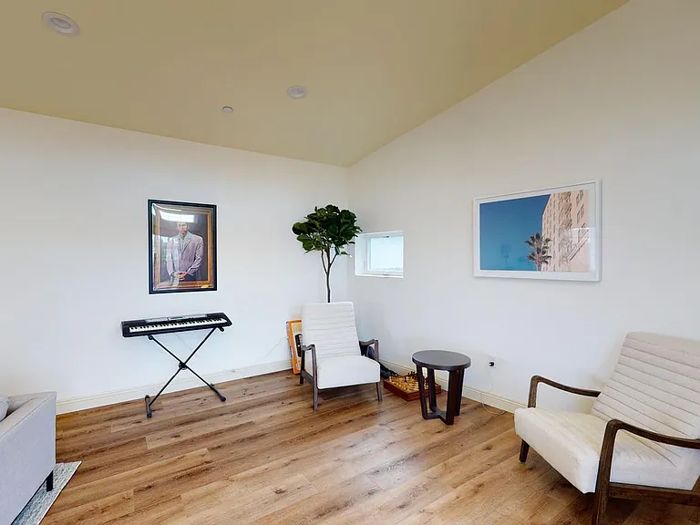 188 Jasmine Way — Photo 3
