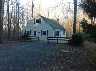 210 Chokeberry Ln, Stroudsburg, PA 18360