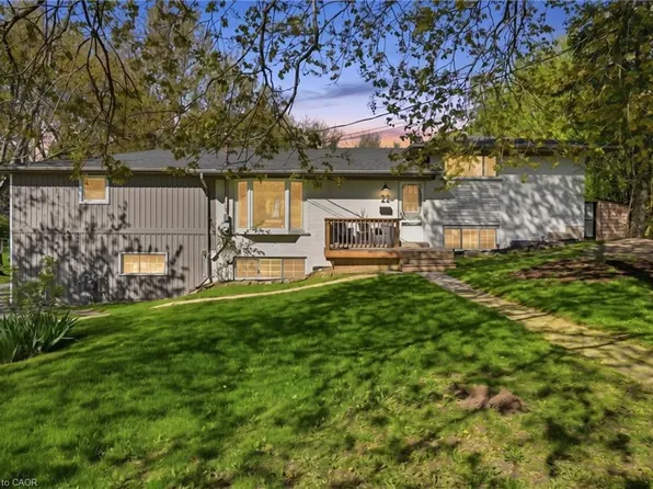 22 Rosebough St, Hamilton, ON L9H 5C5