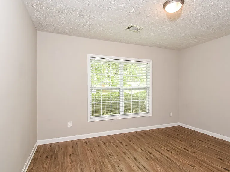 210 Winterbury Dr — Photo 12