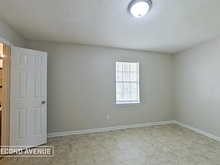 1739 Huntington Dr — Photo 10