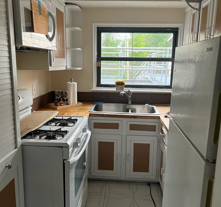 1st image of 10 Jefferson Blvd APT 1