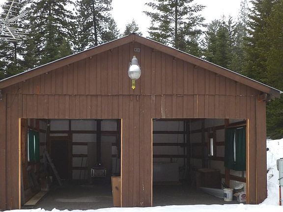 2nd image of 139 Mountain Bluff Ln