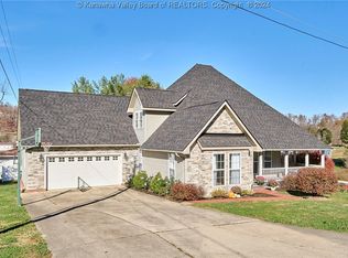 122 Rust Dr, Sissonville, WV 25320