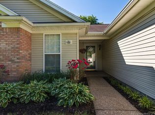 319 Bittersweet Rd, Jeffersonville, IN 47130