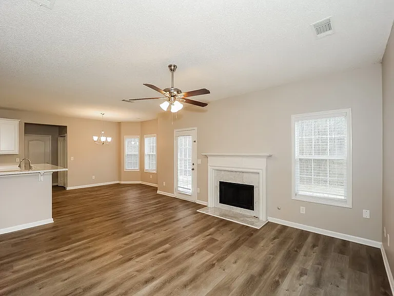 303 Tara Beach Ln — Photo 6