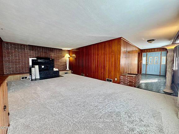 4th image of 8428 W Bancroft St