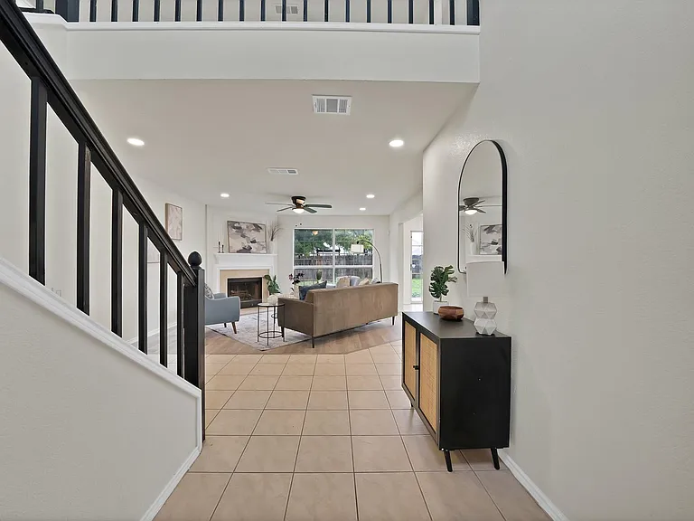 7548 Meadow Creek Dr — Photo 6