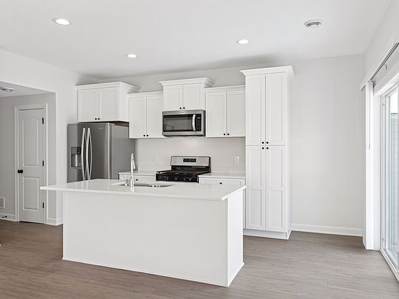 5th image of 815 Willow Pl