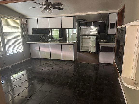 5th image of 809 W Sycamore Ave