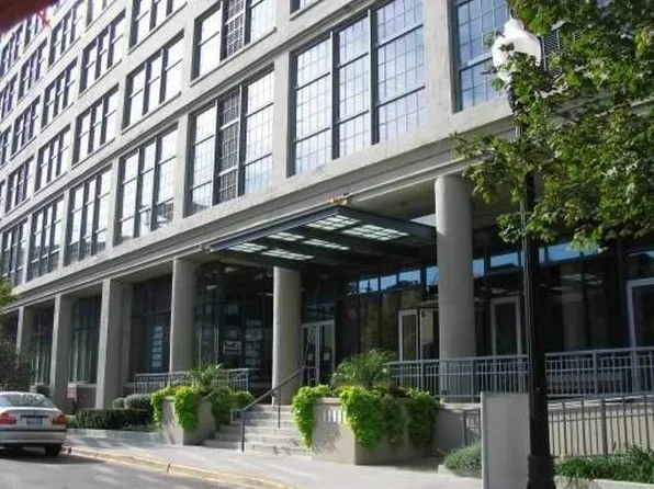 900 N Kingsbury St #P-152, Chicago, IL 60610