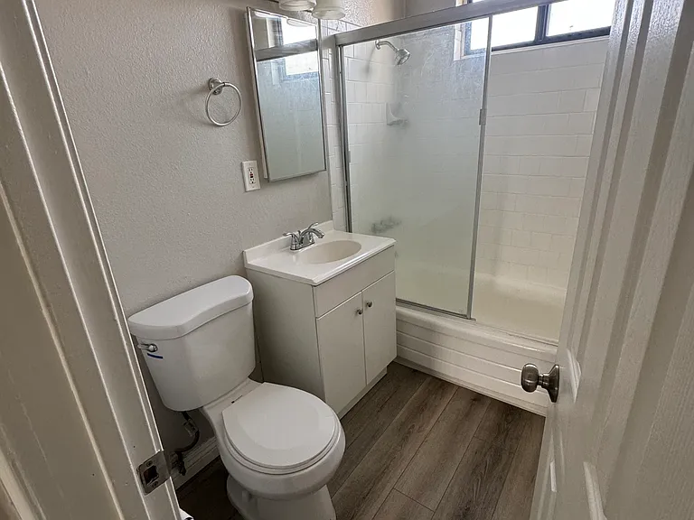 428 W 7th St #5 — Photo 9
