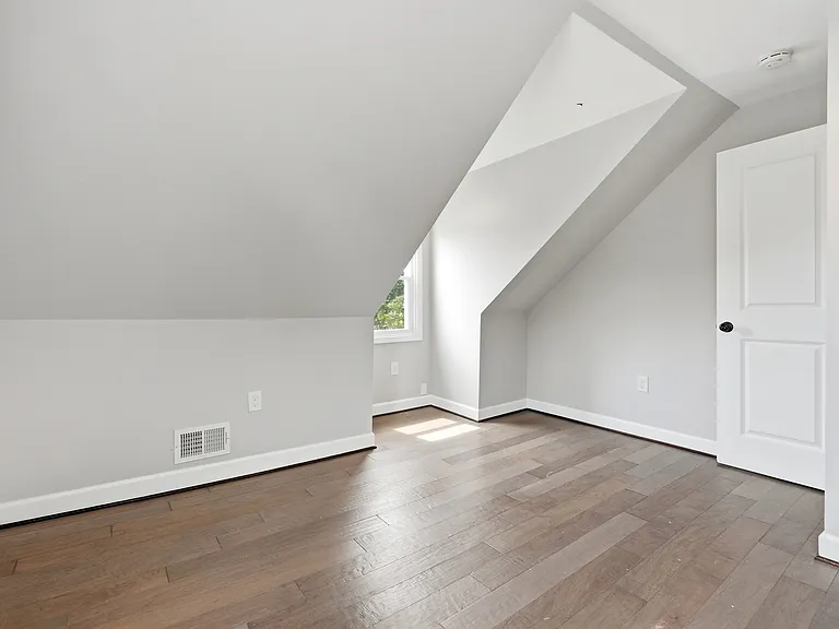 10 Birch Ave — Photo 24