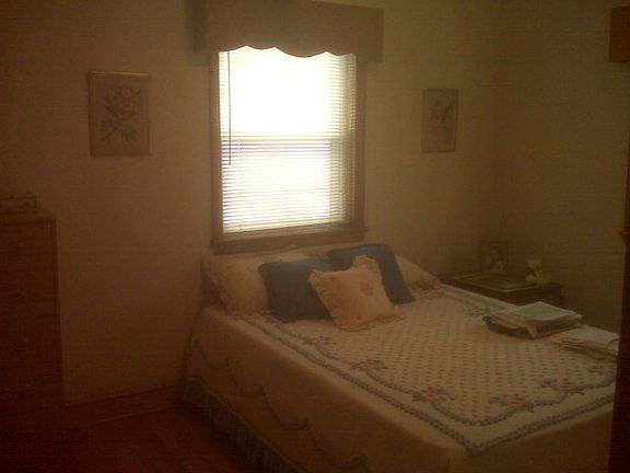 4th image of 1324 Hillcrest Ave