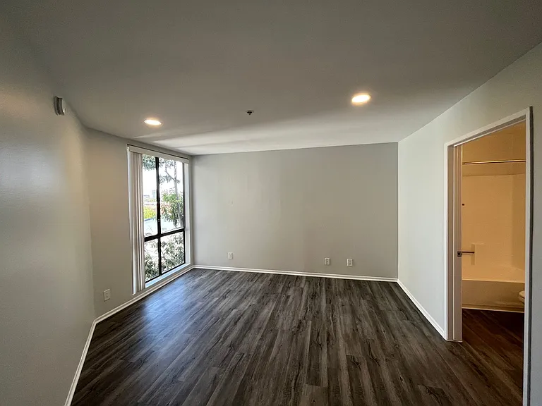 1223 Federal Ave — Photo 79