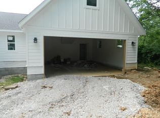 1000 Lowell Rd, Springdale, AR 72764