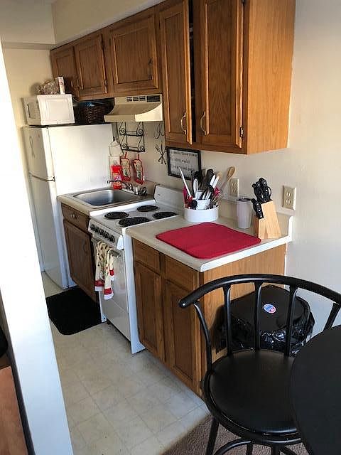 2nd image of 109 College St APT 1