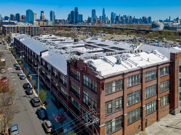 300 Communipaw Avenue image 2 of 34