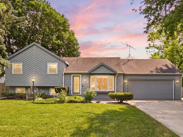 1303 Green Valley Dr, Neenah, WI 54956