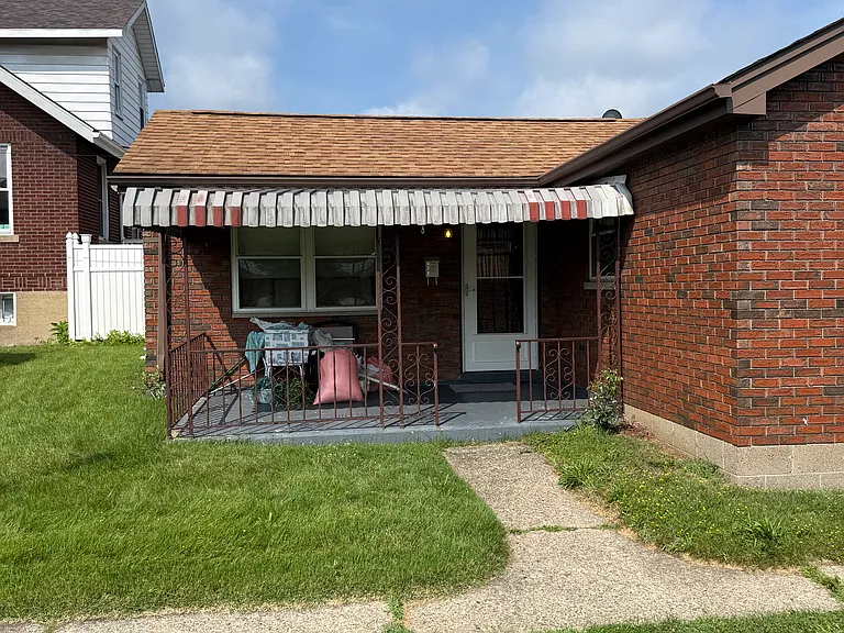 921 Hill St — Photo 7