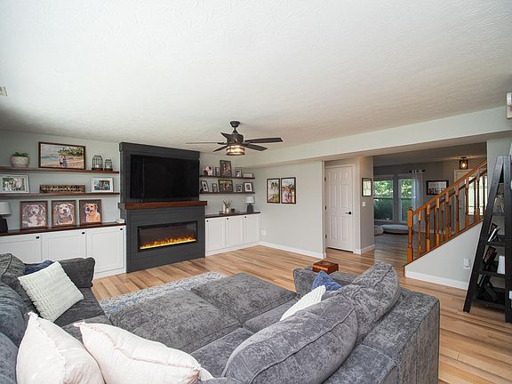 4th image of 1014 Cherryknoll Ct