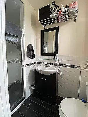 4th image of 658 Henry St #1