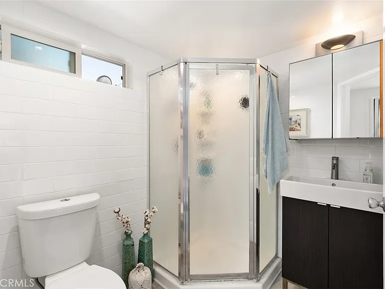 3390 Herman Ave — Photo 20