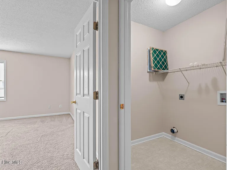303 Mann St — Photo 33
