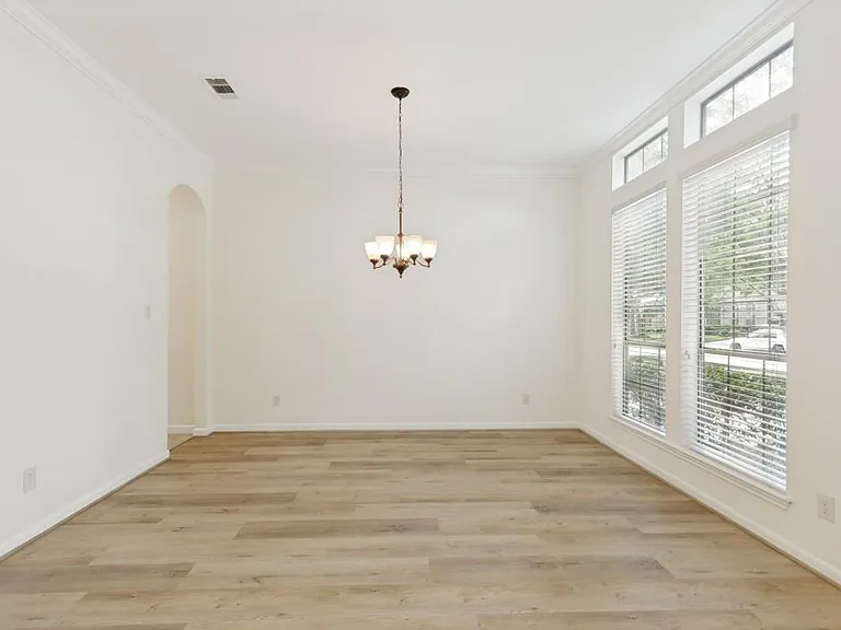 9318 Rainbluff Ln — Photo 5